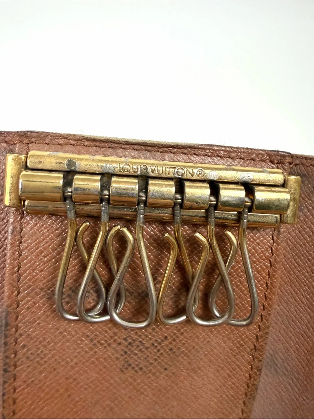 Authentic Louis Vuitton Monogram 6 Key Holder Case